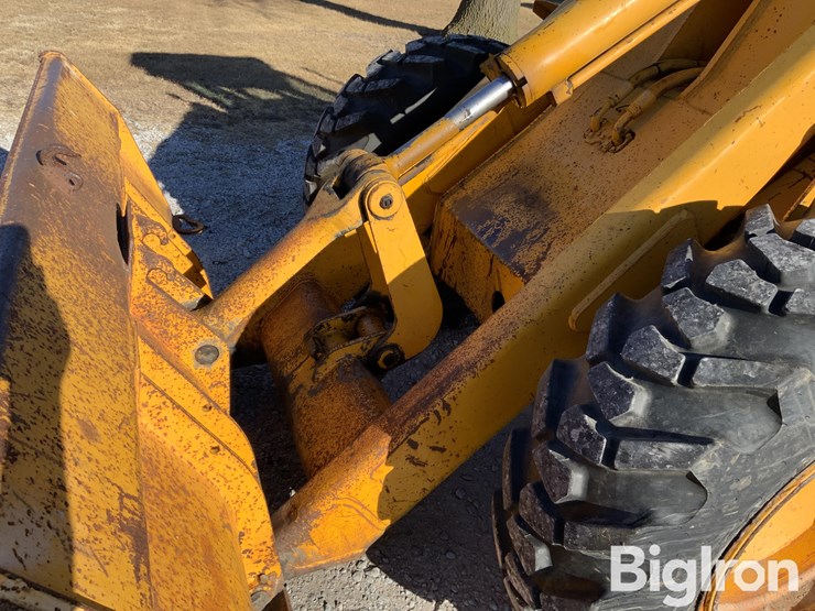 1980-deere-444-image-10