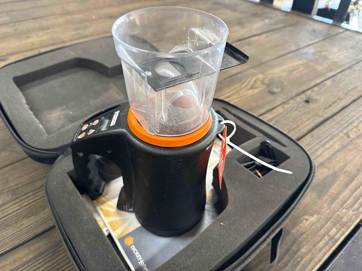 dickey-john-mini-moisture-tester-image-1