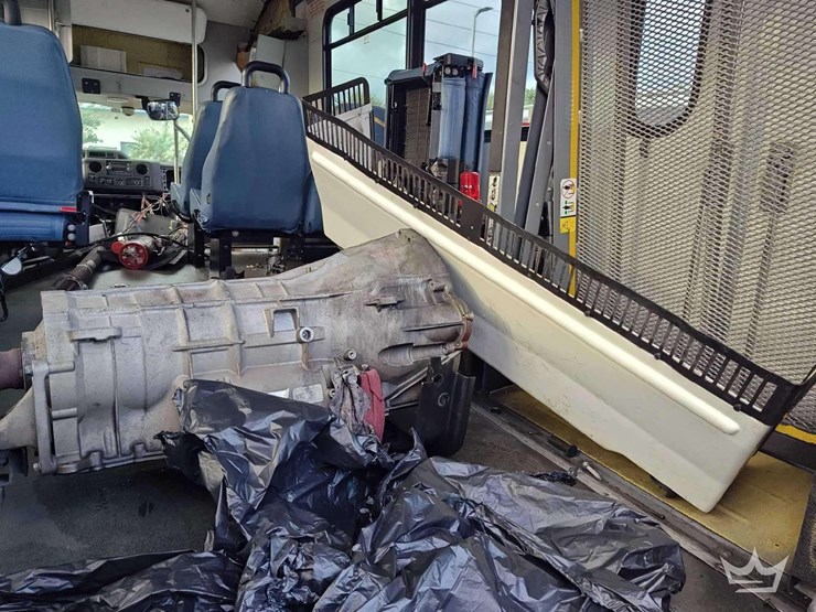 2016-ford-e450-image-10