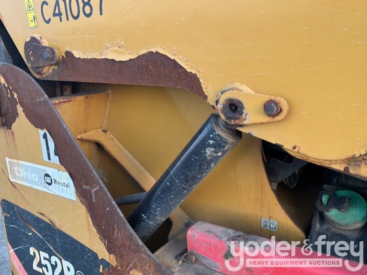 2012-caterpillar-252b3-image-21