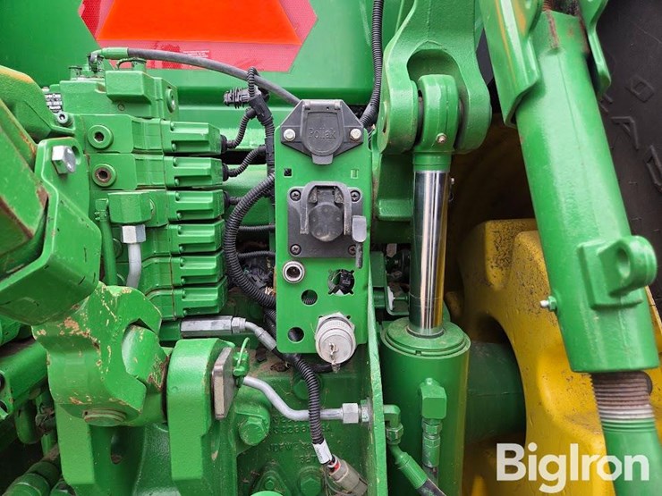 2013-john-deere-8360r-image-19