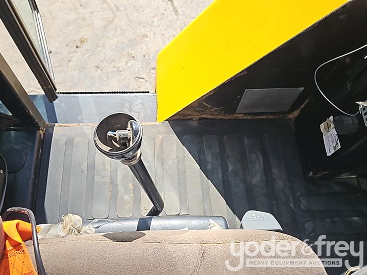 2017-jcb-926-image-21