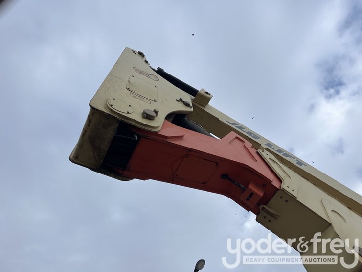 2013-jlg-800aj-image-12