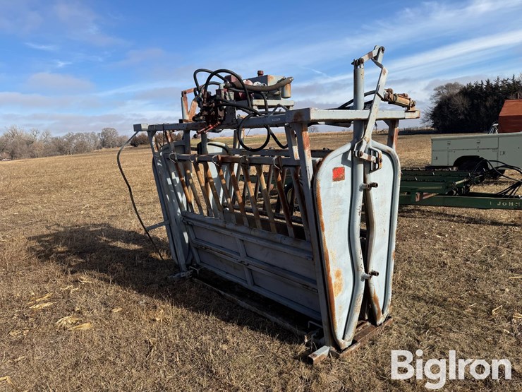 bowman-hydraulic-squeeze-chute-image-3