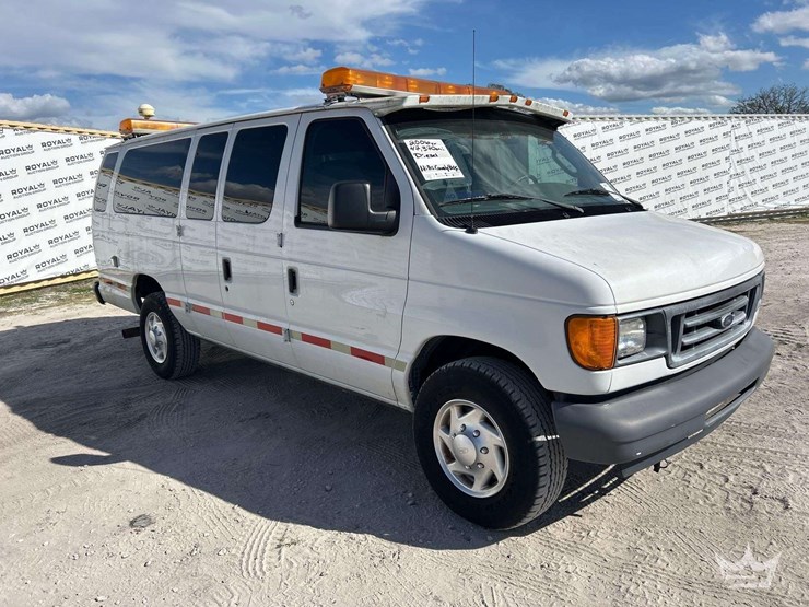 2006-ford-cargo-image-2