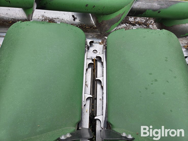 2022-john-deere-c8r-image-14