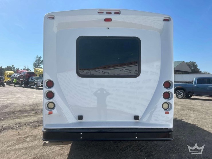 2016-ford-e350-image-30