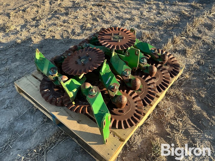 john-deere-7300-image-2