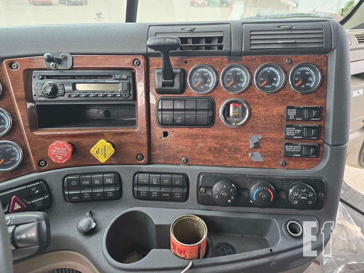 2016-freightliner-cascadia-125-image-16