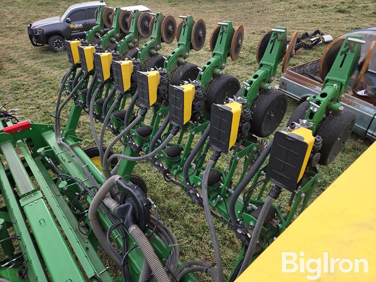 2022-john-deere-1795-image-15