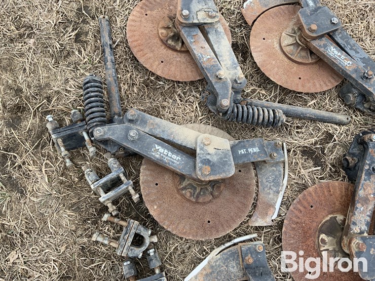 yetter-single-disc-fertilizer-openers-w/mounting-brackets-image-14