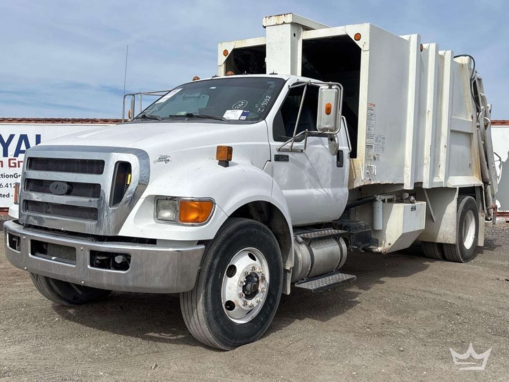 2012-ford-f750-image-1
