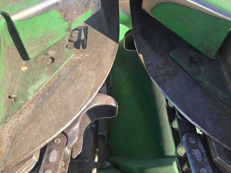 2021-john-deere-c12f-image-14