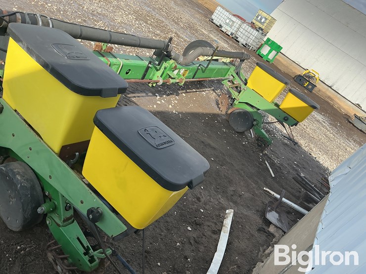 john-deere-7300-image-10