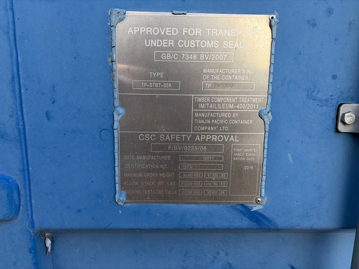 2011-shipping-container-image-10