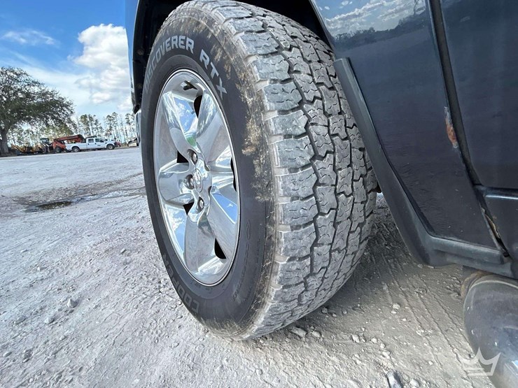 2013-dodge-1500-image-25