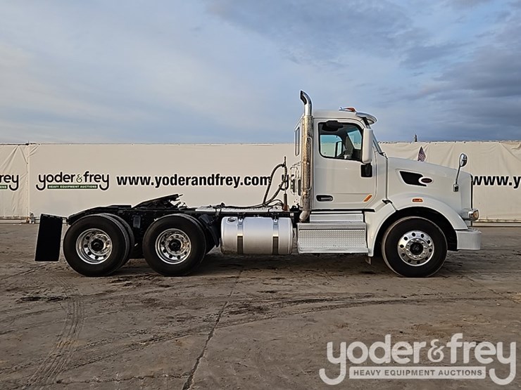 2020-peterbilt-567-image-6