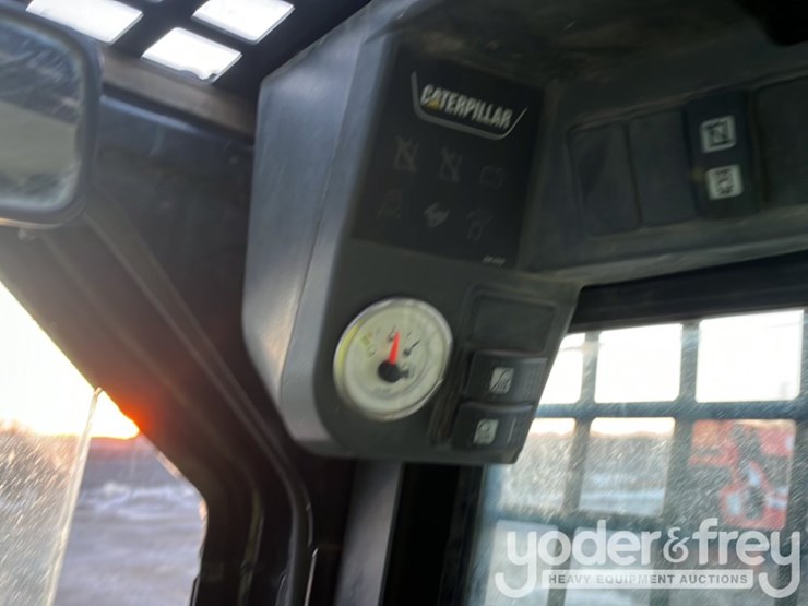 2012-caterpillar-252b3-image-30