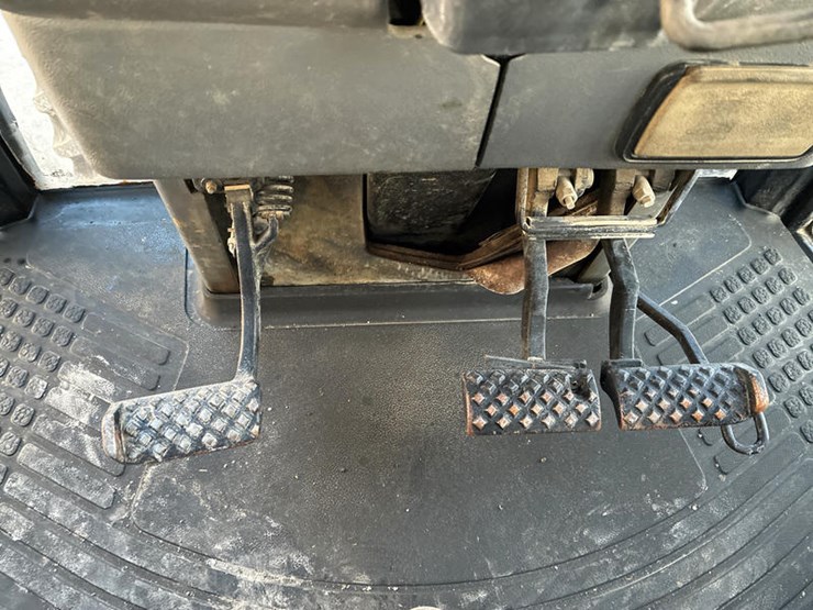 new-holland-8870-image-67