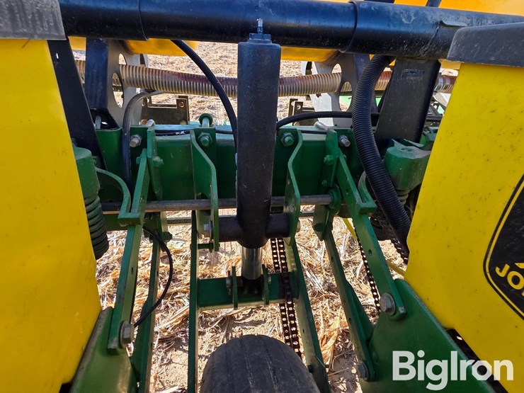 john-deere-1750-image-11