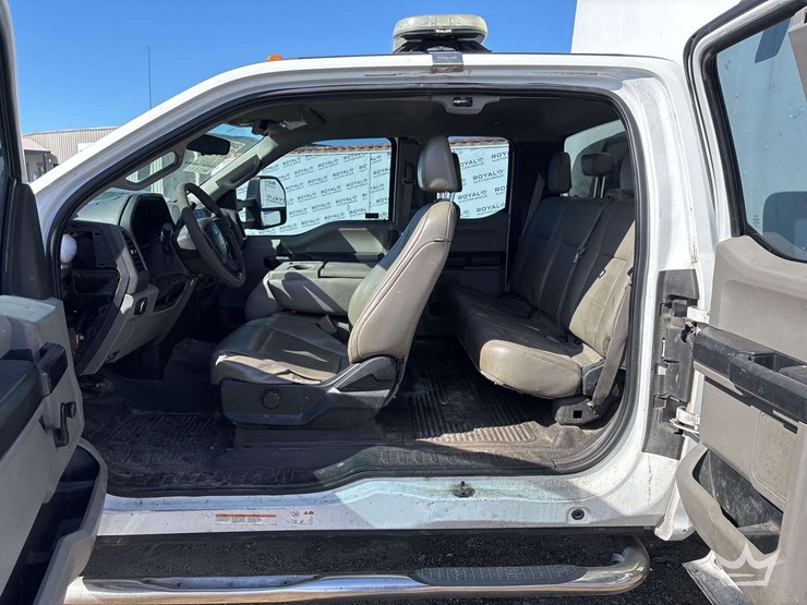 2017-ford-f550-image-13