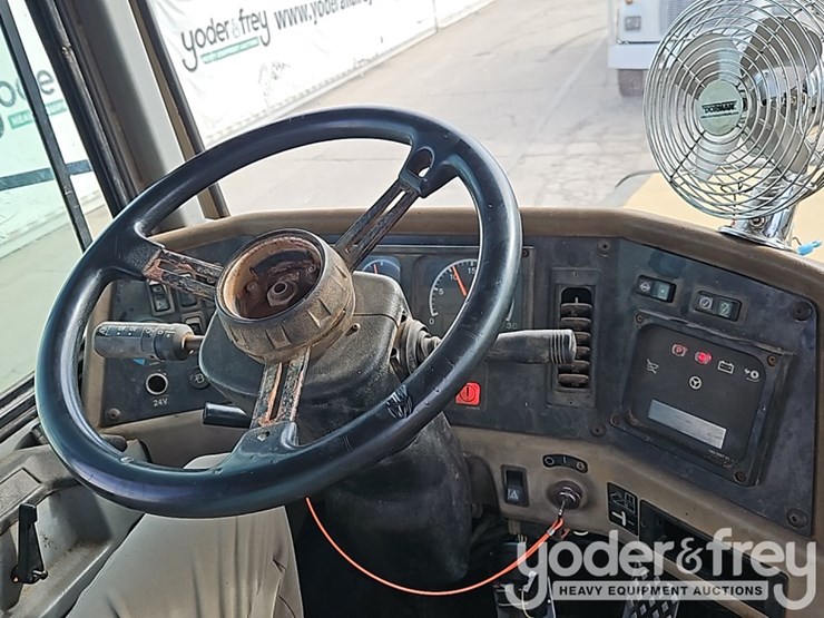 2008-caterpillar-d250e-image-25