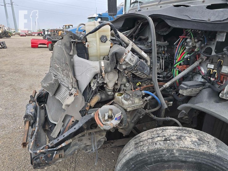 2016-freightliner-cascadia-125-image-18