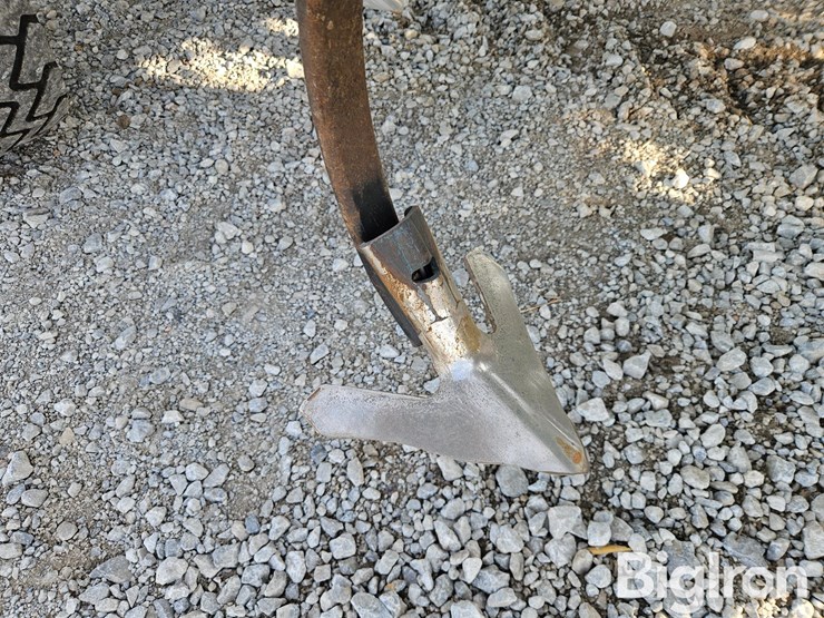 2022-john-deere-2330-image-17