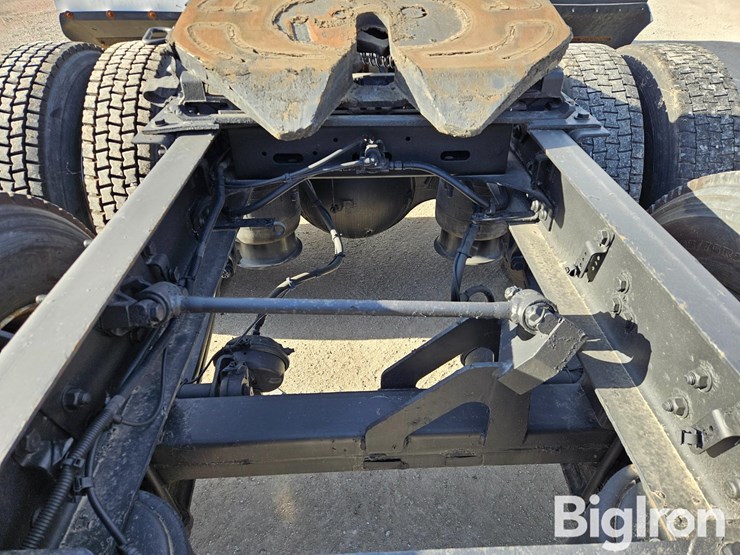 2017-freightliner-cascadia-125-image-10