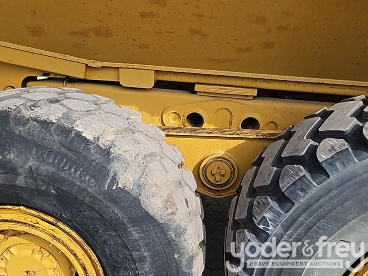 2008-caterpillar-d250e-image-9