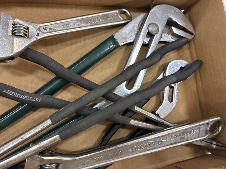 #115324-•-chanel-lock-pliers-&-cresent-wrenches-image-3