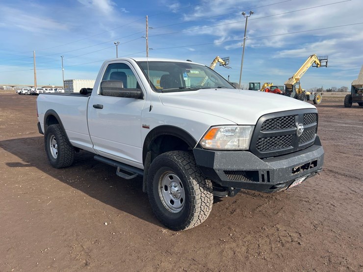 2020-ram-1500-classic-image-2