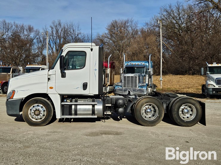 2017-freightliner-cascadia-125-image-8
