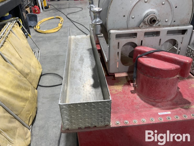 fiberglass-water-tank-w/electric-motor-image-17