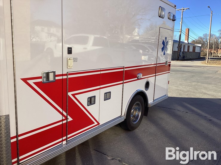 2010-ford-e450-image-10