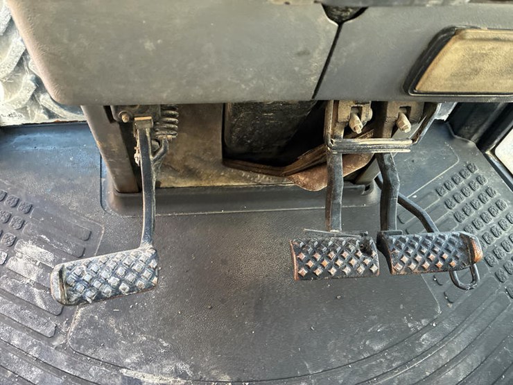 new-holland-8870-image-60