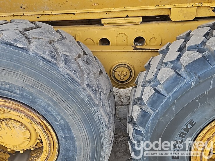 2008-caterpillar-d250e-image-17