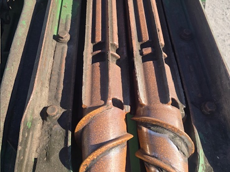 2021-john-deere-c12f-image-13