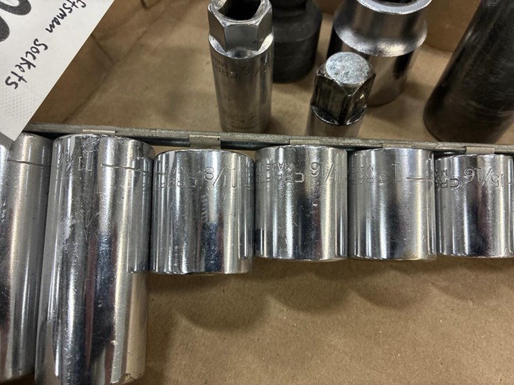 #115302-•-box-of-misc-craftsman-sockets-image-4