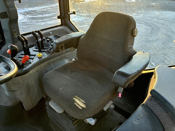 new-holland-8870-image-56