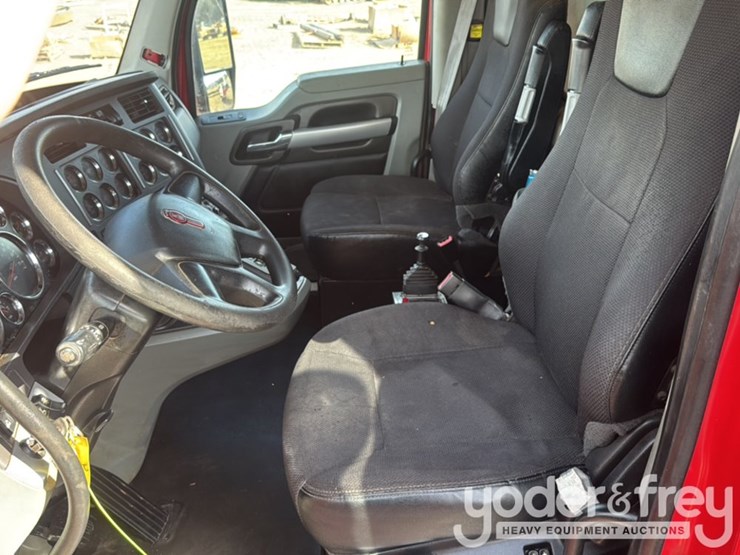 2021-kenworth-t880-image-29