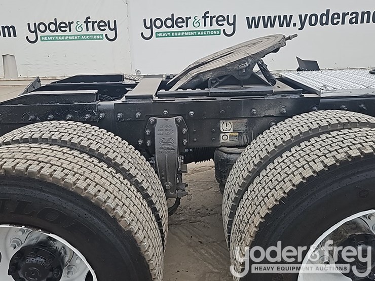 2020-peterbilt-567-image-9