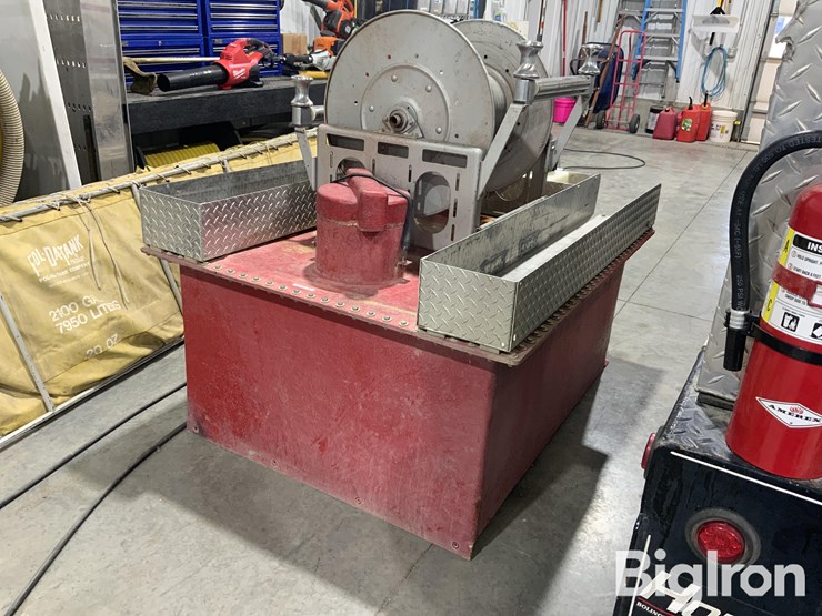 fiberglass-water-tank-w/electric-motor-image-1