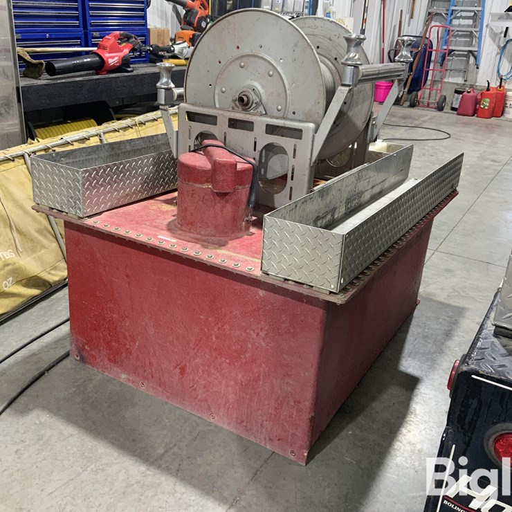 Fiberglass Water Tank W/Electric Motor