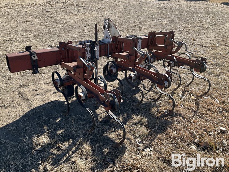 noble-2-row-s-tine-field-cultivator-image-7