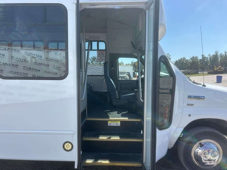 2016-ford-e350-image-21