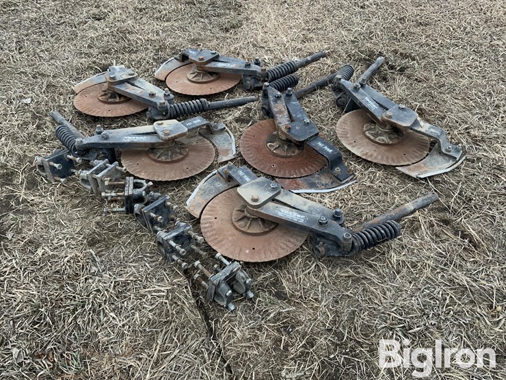 yetter-single-disc-fertilizer-openers-w/mounting-brackets-image-1