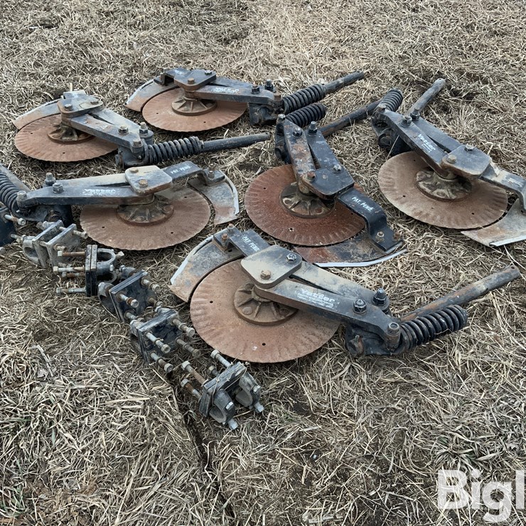 Yetter Single Disc Fertilizer Openers W/Mounting Brackets