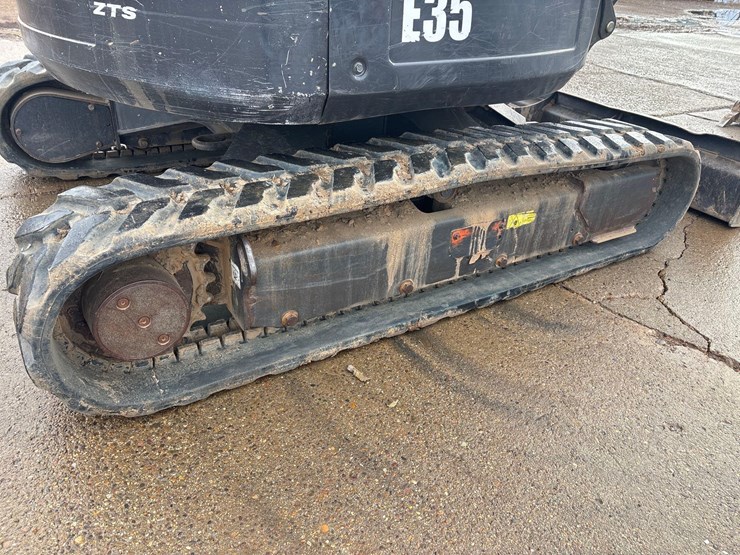 2013-bobcat-e35-image-10