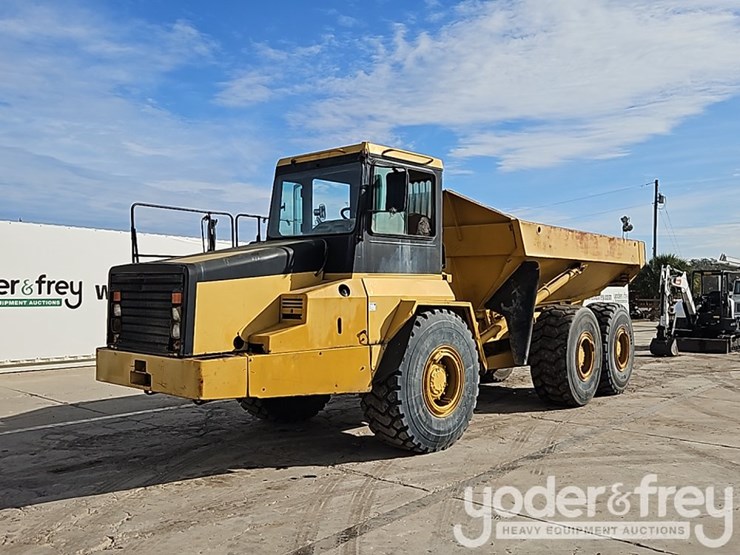2008-caterpillar-d250e-image-1